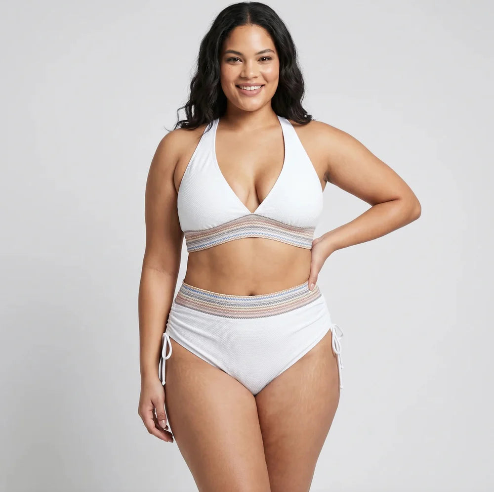 Bikini modellante per una pancia piatta