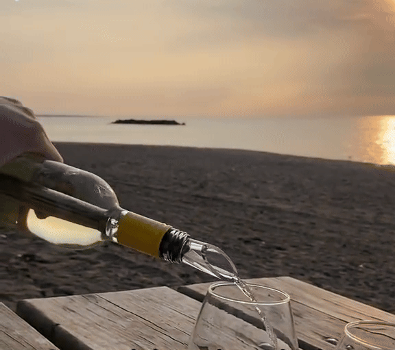 Vino versato con il beccuccio ELOVYA